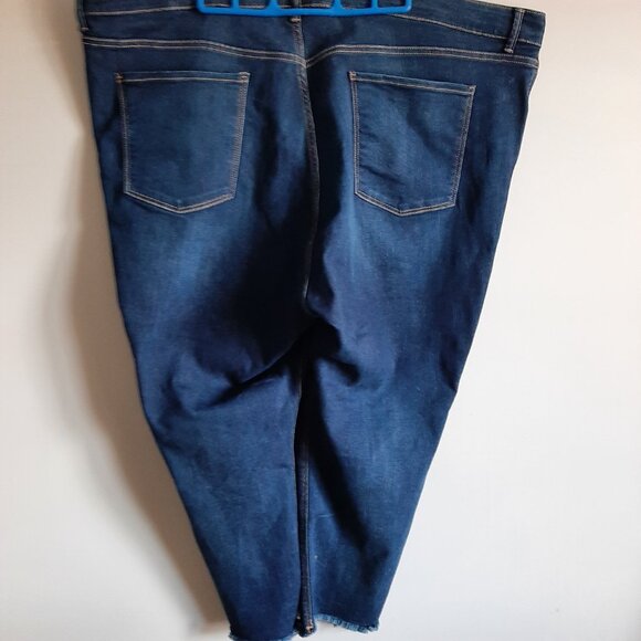 Old Navy High-Waisted Secret-Slim Pockets Rockstar Super Skinny cropped Jeans - Picture 3 of 8